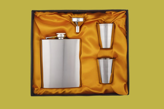 Personalised Hip Flask with 2 Glass Set